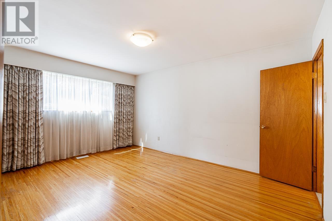 Photo 13 of 6808 Yeovil Place, Burnaby BC