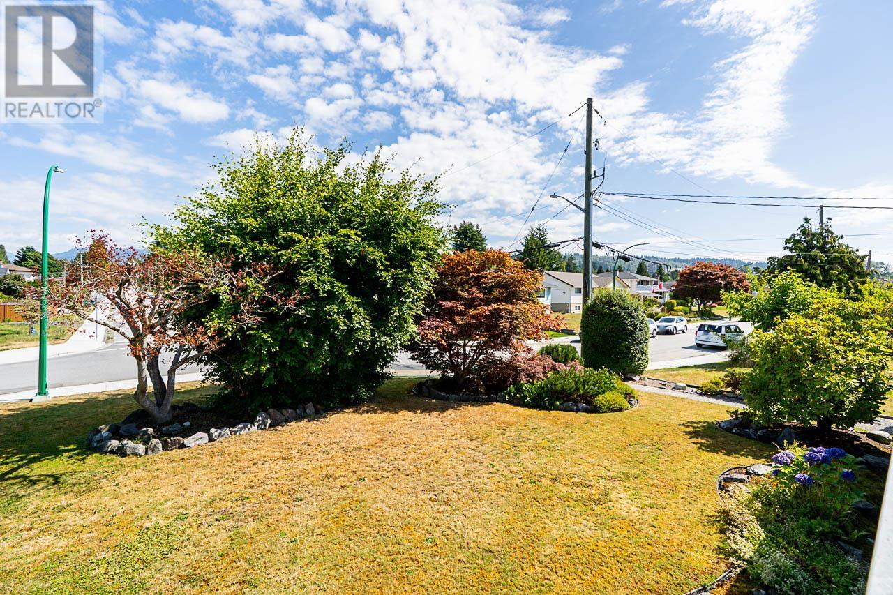 Photo 33 of 6808 Yeovil Place, Burnaby BC