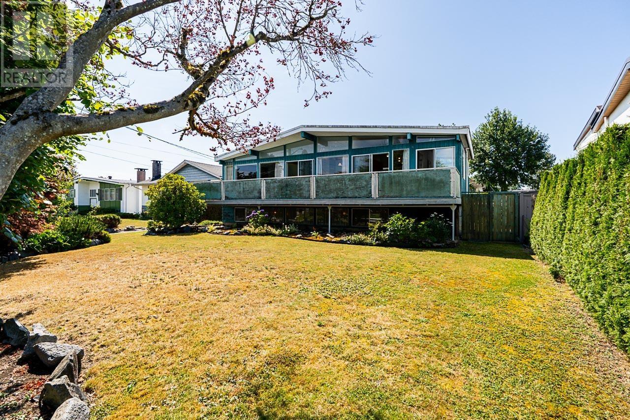 Photo 2 of 6808 Yeovil Place, Burnaby BC