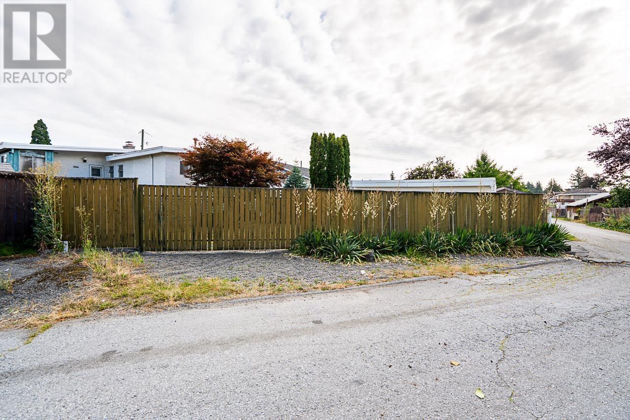Photo 38 of 6808 Yeovil Place, Burnaby BC