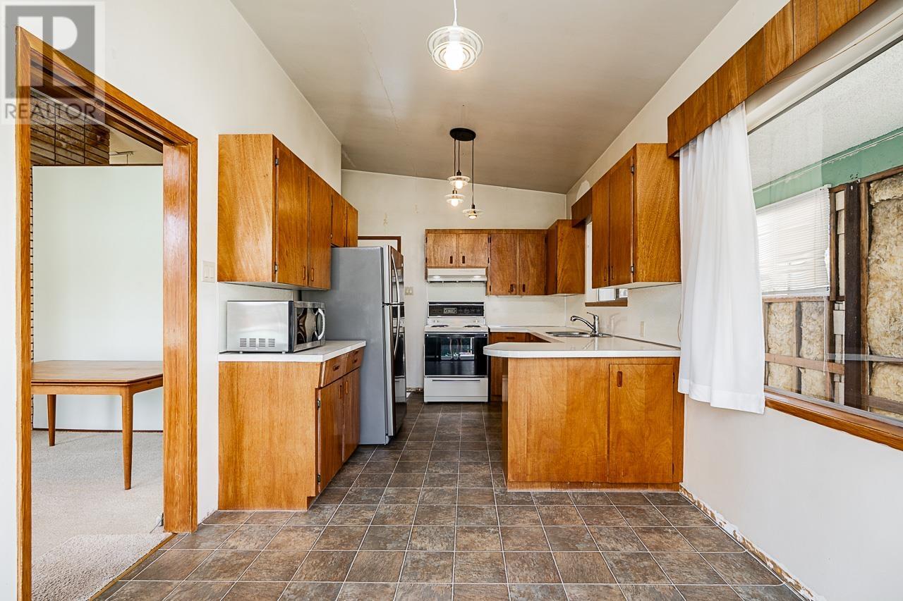Photo 9 of 6808 Yeovil Place, Burnaby BC