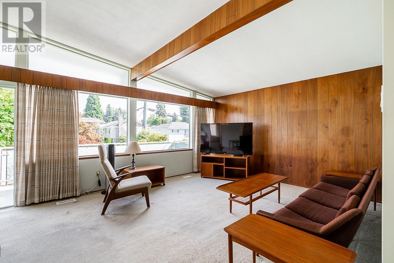 Photo 3 of 6808 Yeovil Place, Burnaby BC