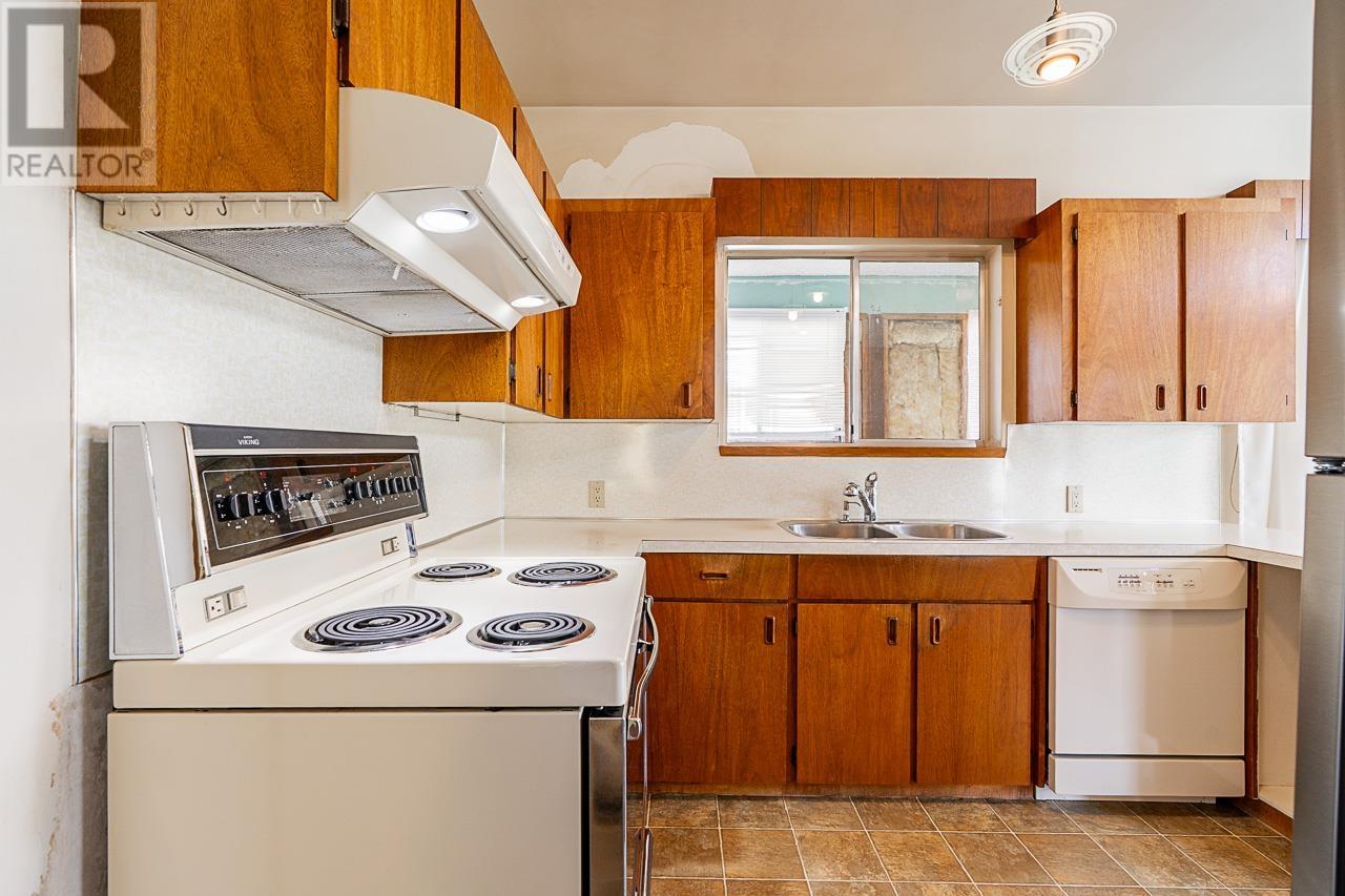 Photo 12 of 6808 Yeovil Place, Burnaby BC