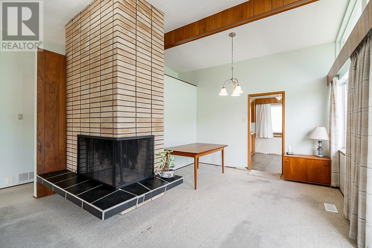 Photo 6 of 6808 Yeovil Place, Burnaby BC
