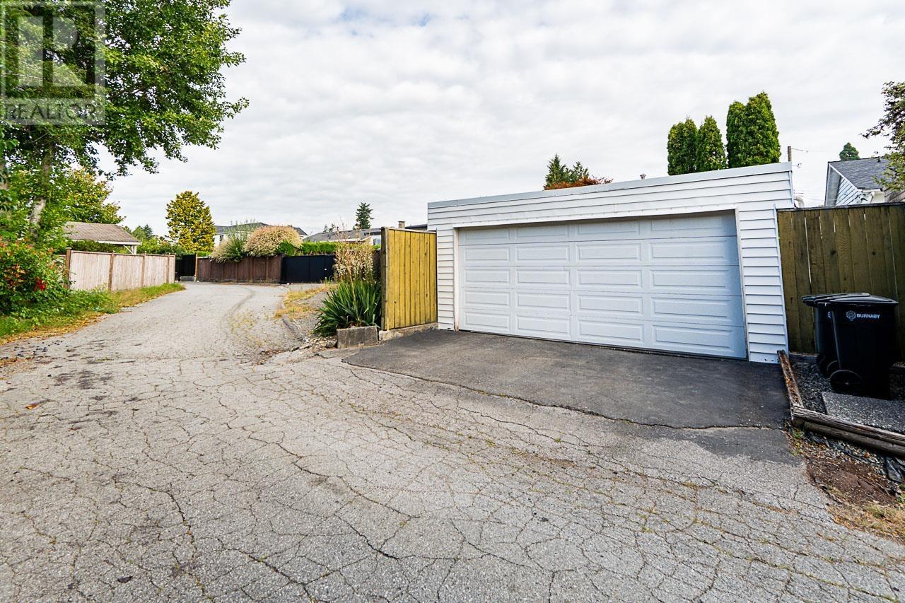 Photo 36 of 6808 Yeovil Place, Burnaby BC