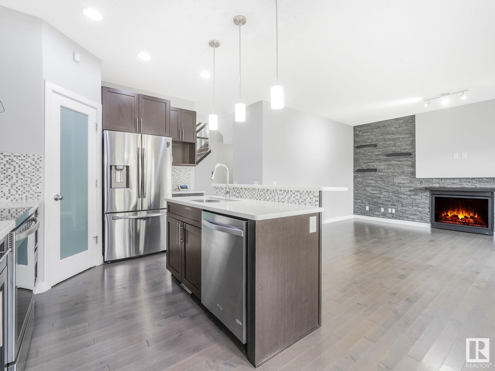 Photo 11 of 21823 80 Av Nw, Edmonton AB