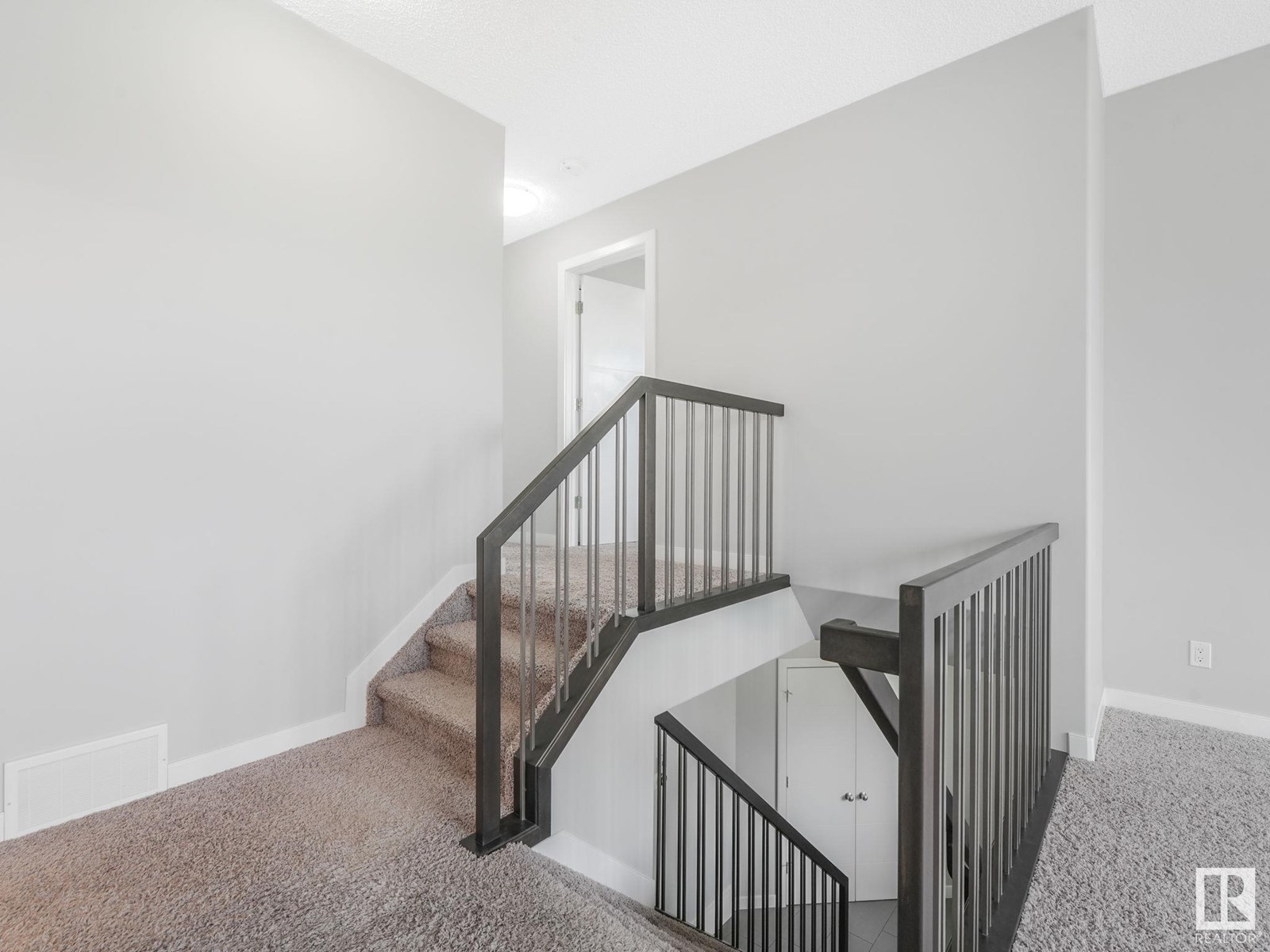 Photo 21 of 21823 80 Av Nw, Edmonton AB