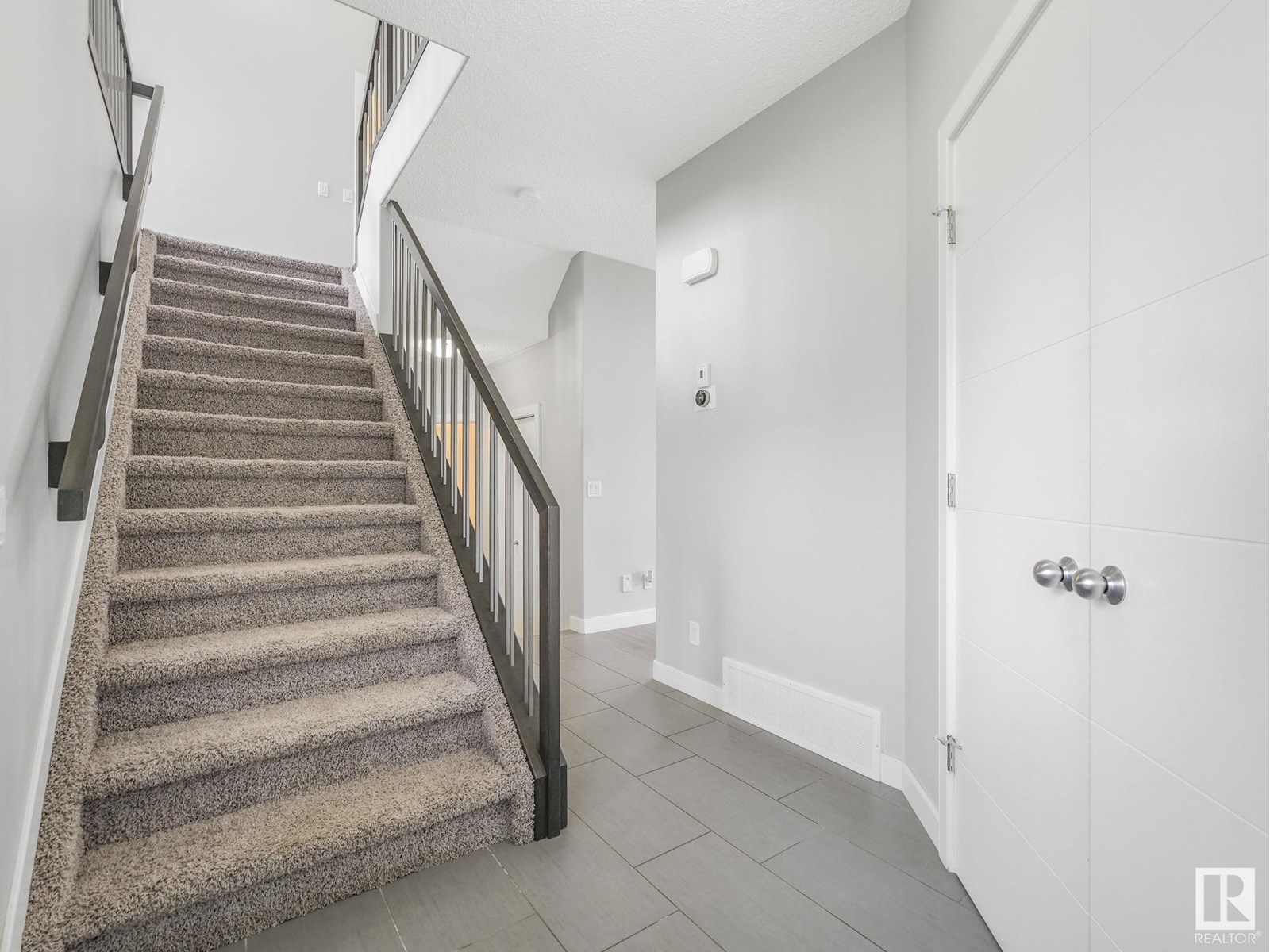 Photo 7 of 21823 80 Av Nw, Edmonton AB