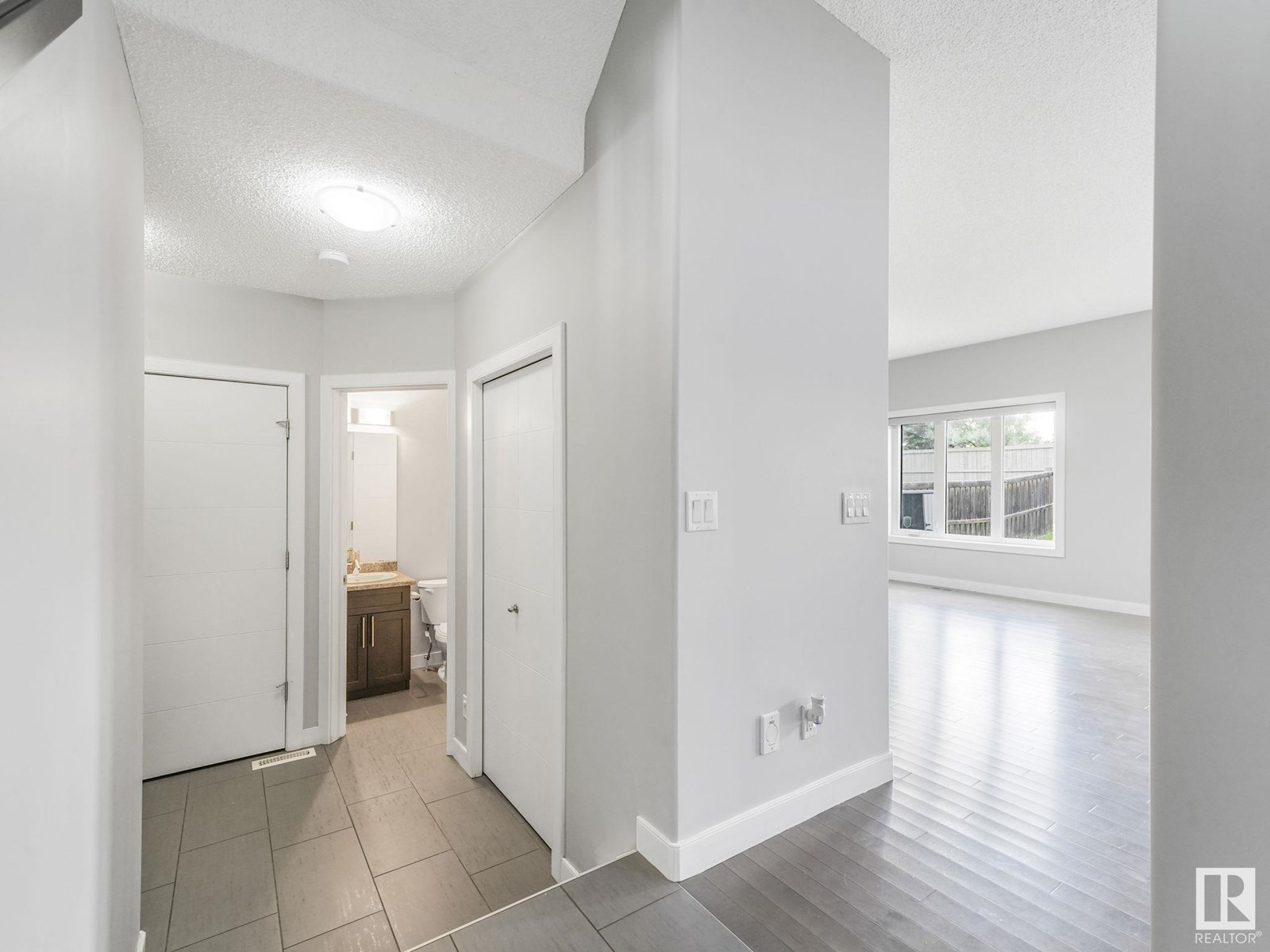 Photo 8 of 21823 80 Av Nw, Edmonton AB