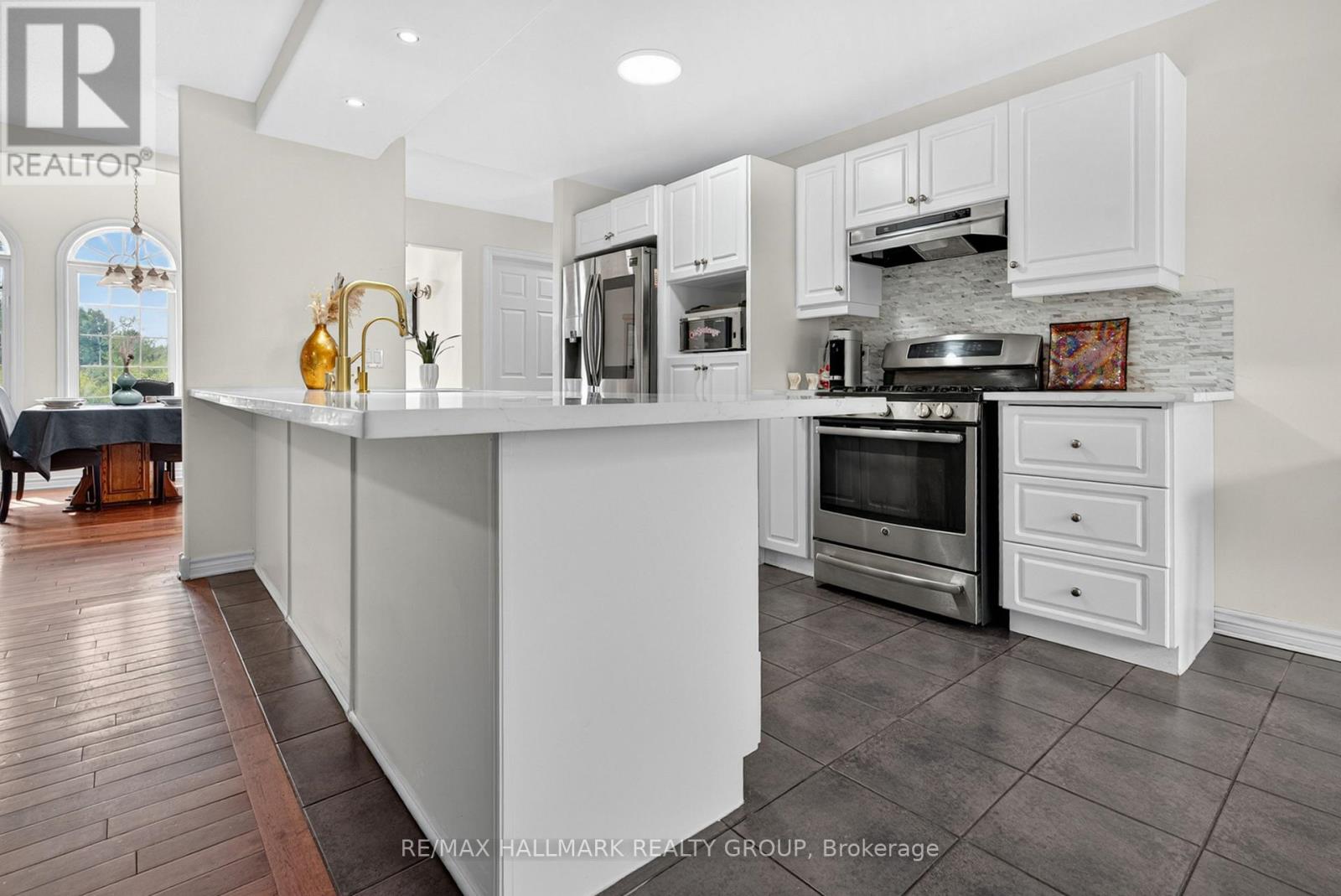 Photo 7 of 11 Rideau Crossing Crescent, North Grenville ON