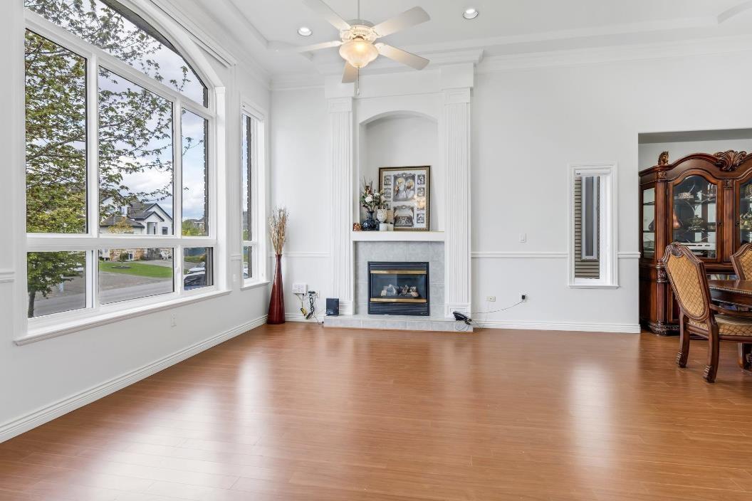 Photo 4 of 12672 67 A Avenue, Surrey BC