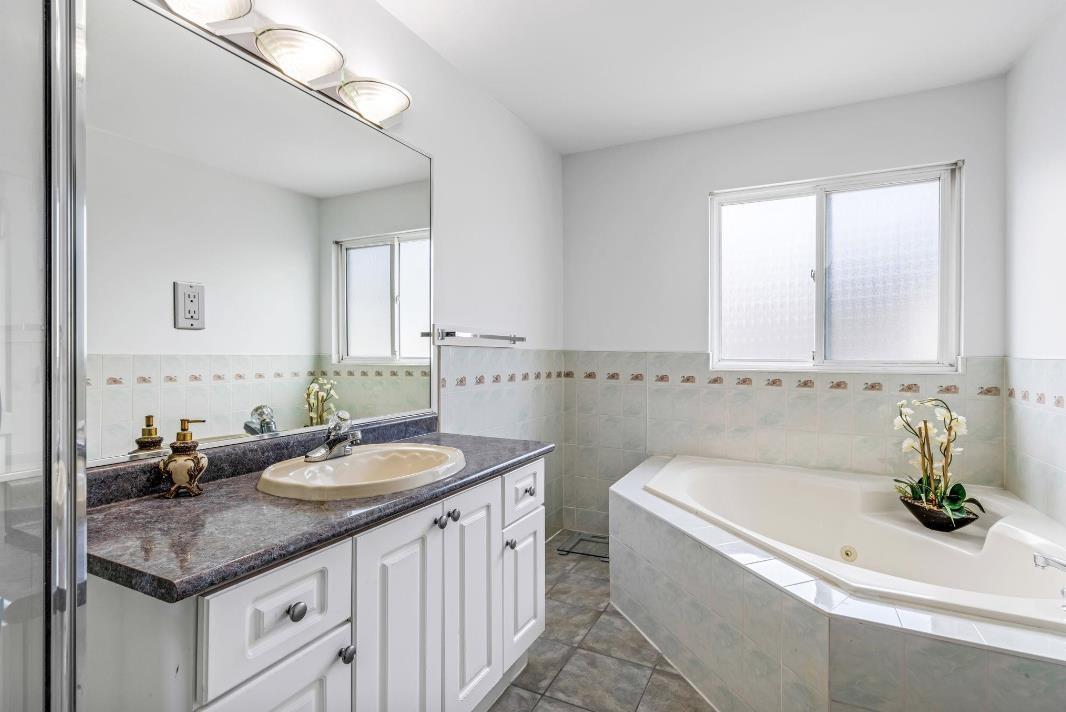 Photo 15 of 12672 67 A Avenue, Surrey BC