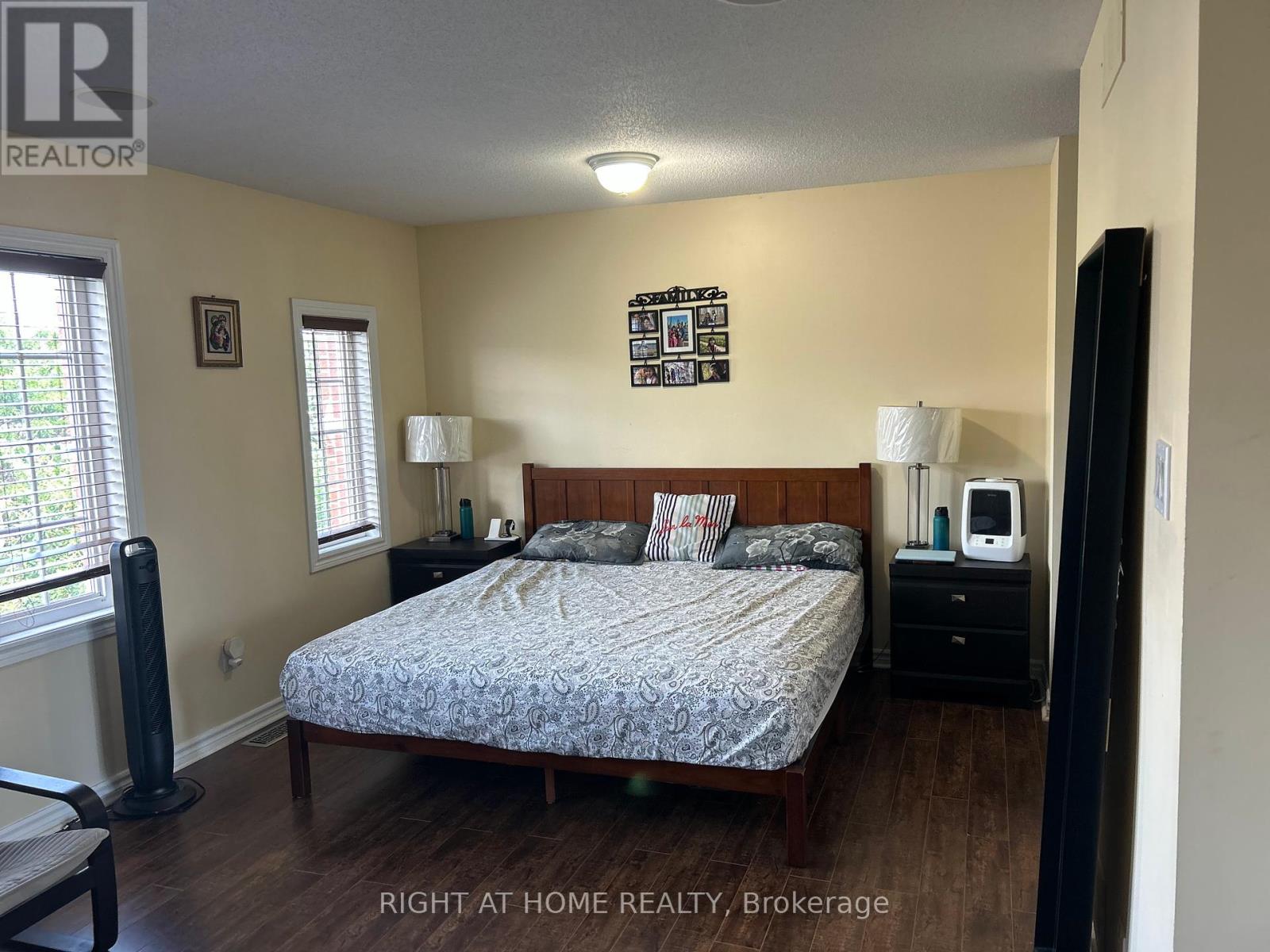 Photo 10 of 253 Waymark Crescent, Ottawa ON