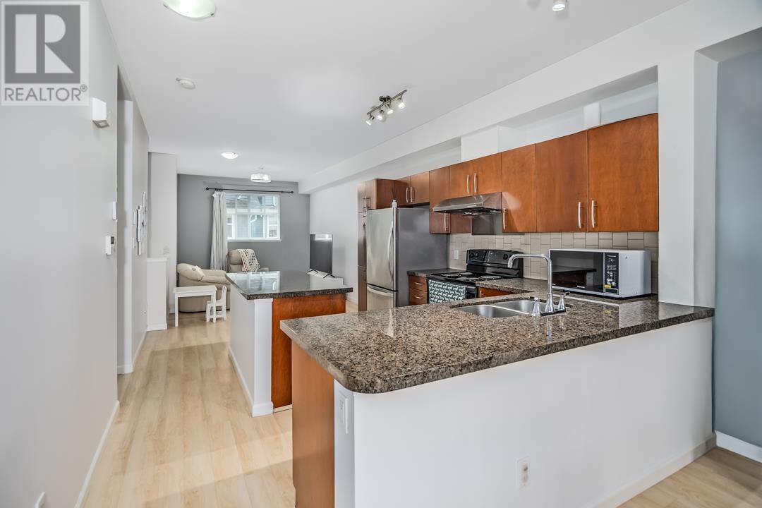 Photo 2 of 35 935 Ewen Avenue, New Westminster BC