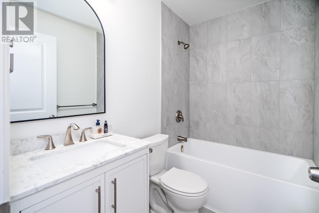 Photo 25 of 35 935 Ewen Avenue, New Westminster BC