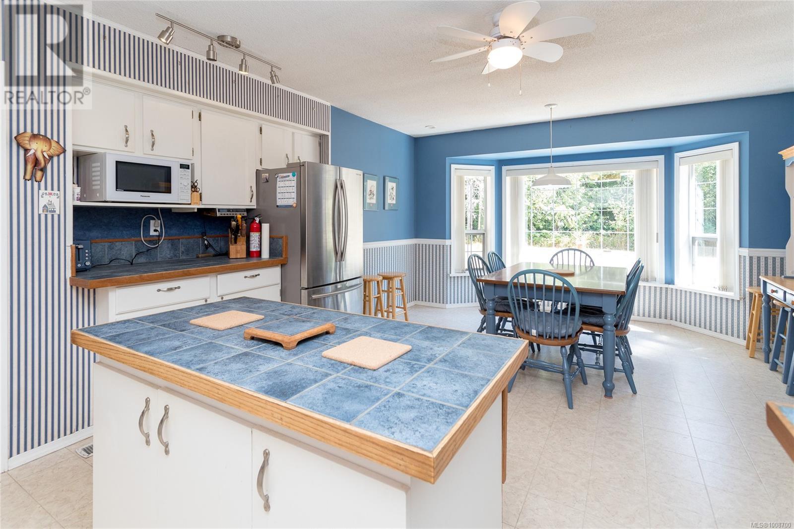 Photo 26 of 1080 Allgard Rd, Qualicum Beach BC