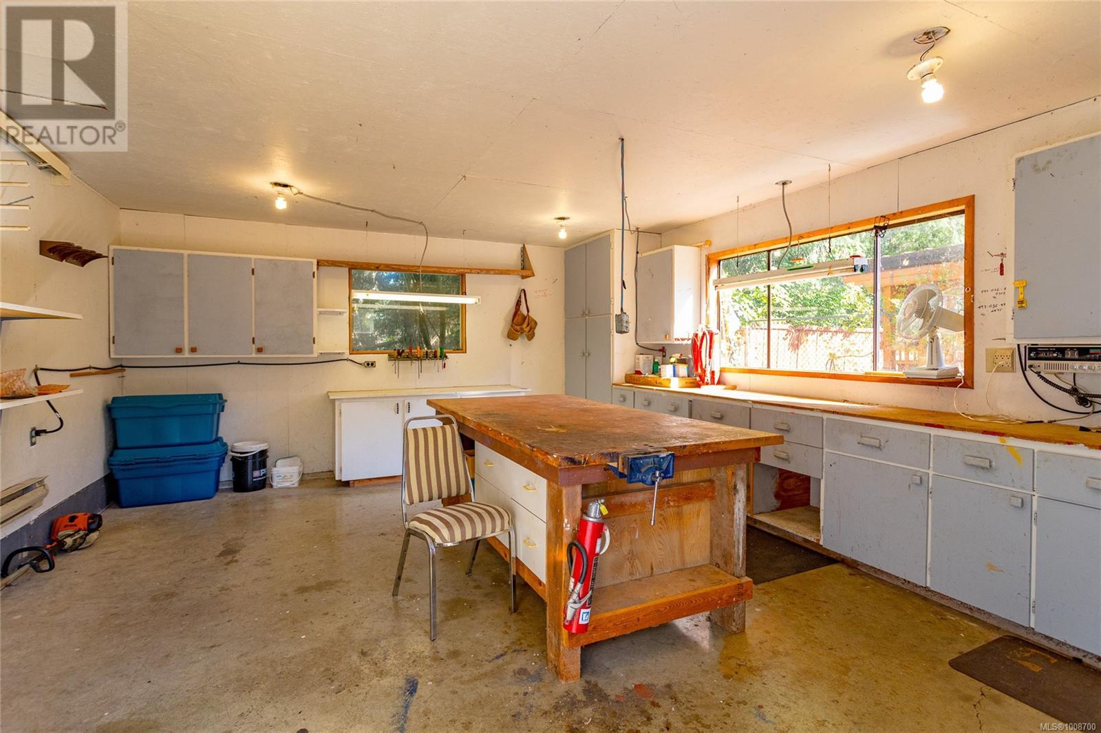 Photo 17 of 1080 Allgard Rd, Qualicum Beach BC
