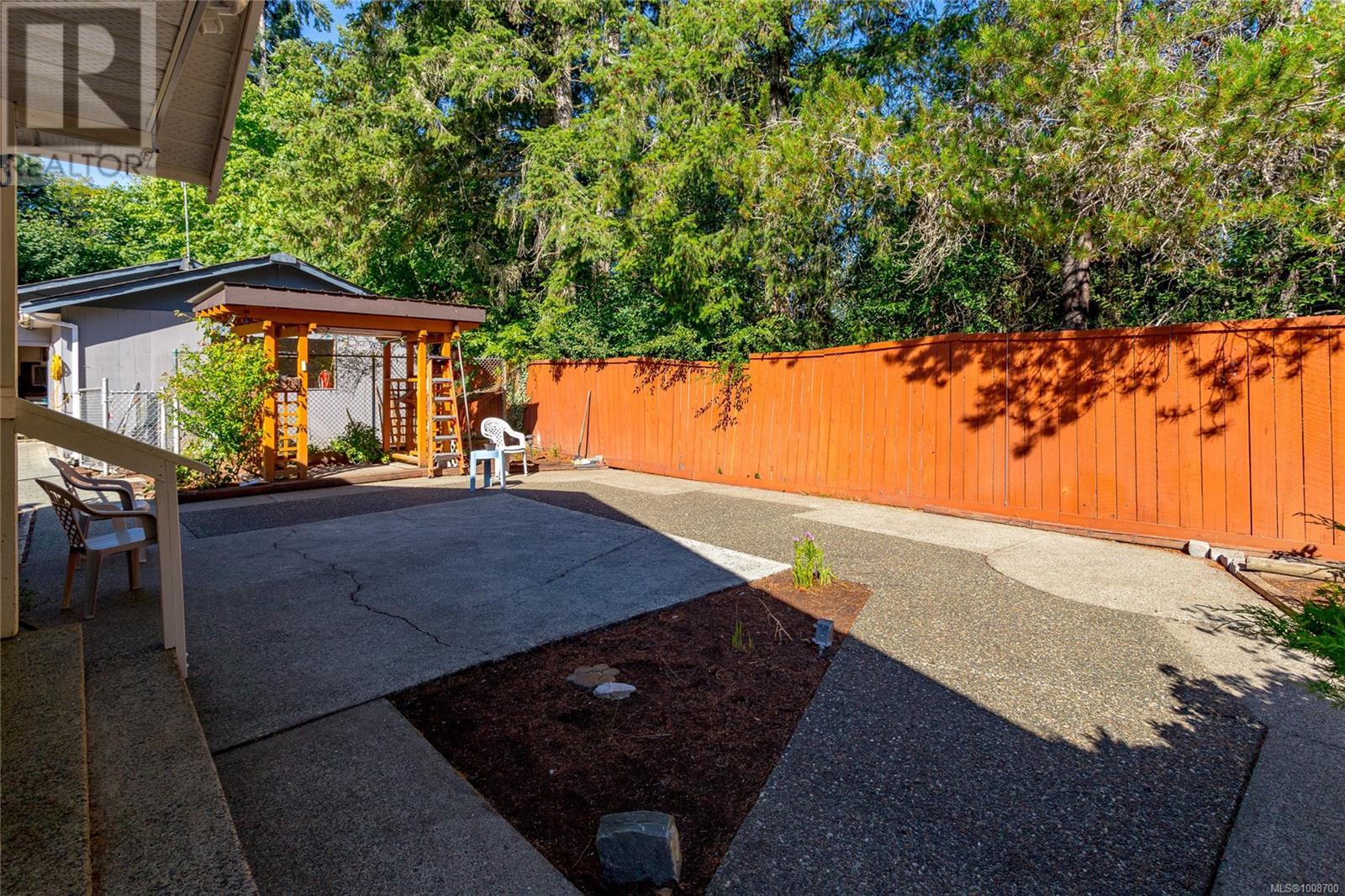 Photo 7 of 1080 Allgard Rd, Qualicum Beach BC