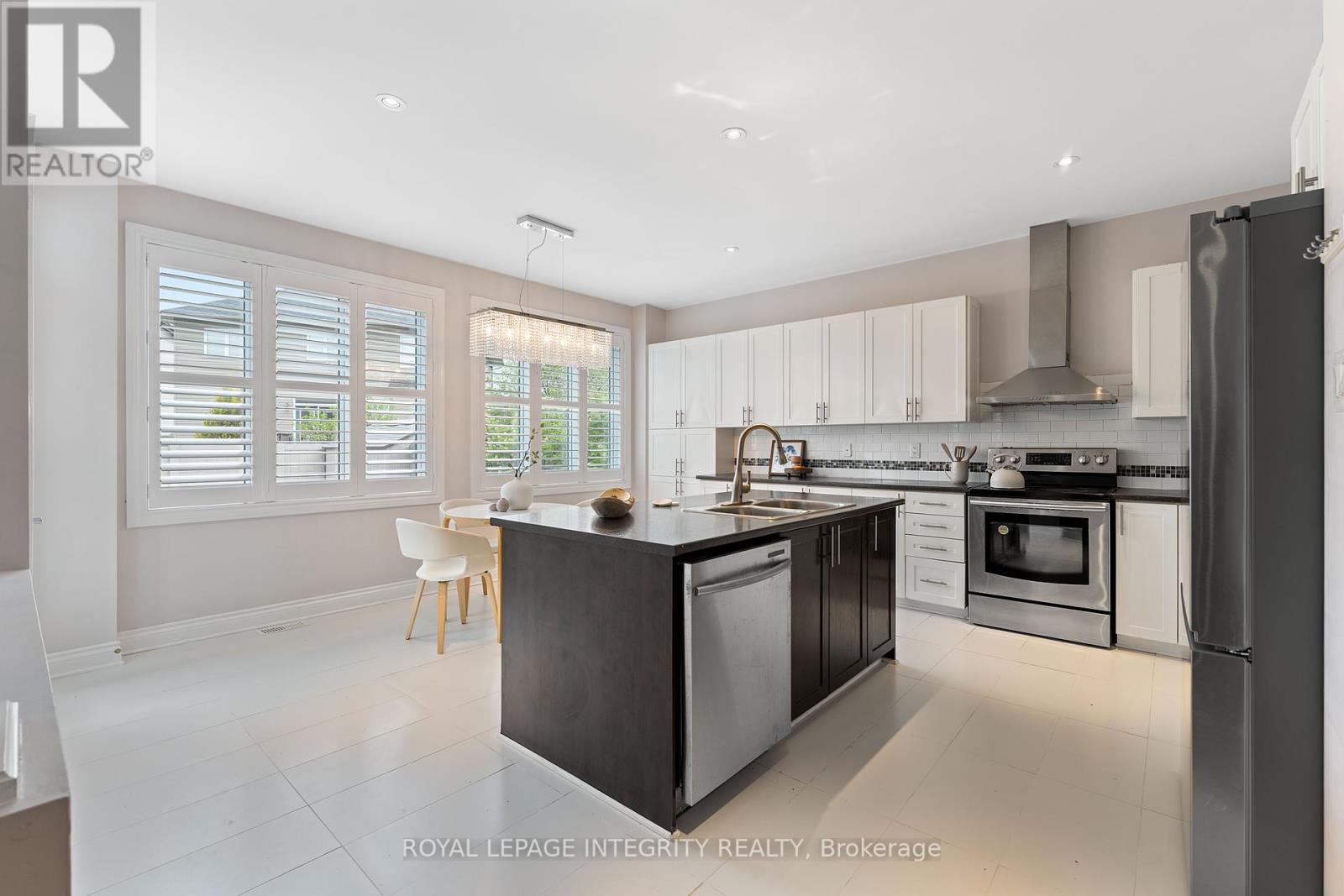 Photo 15 of 357 Langrell Crescent, Ottawa ON