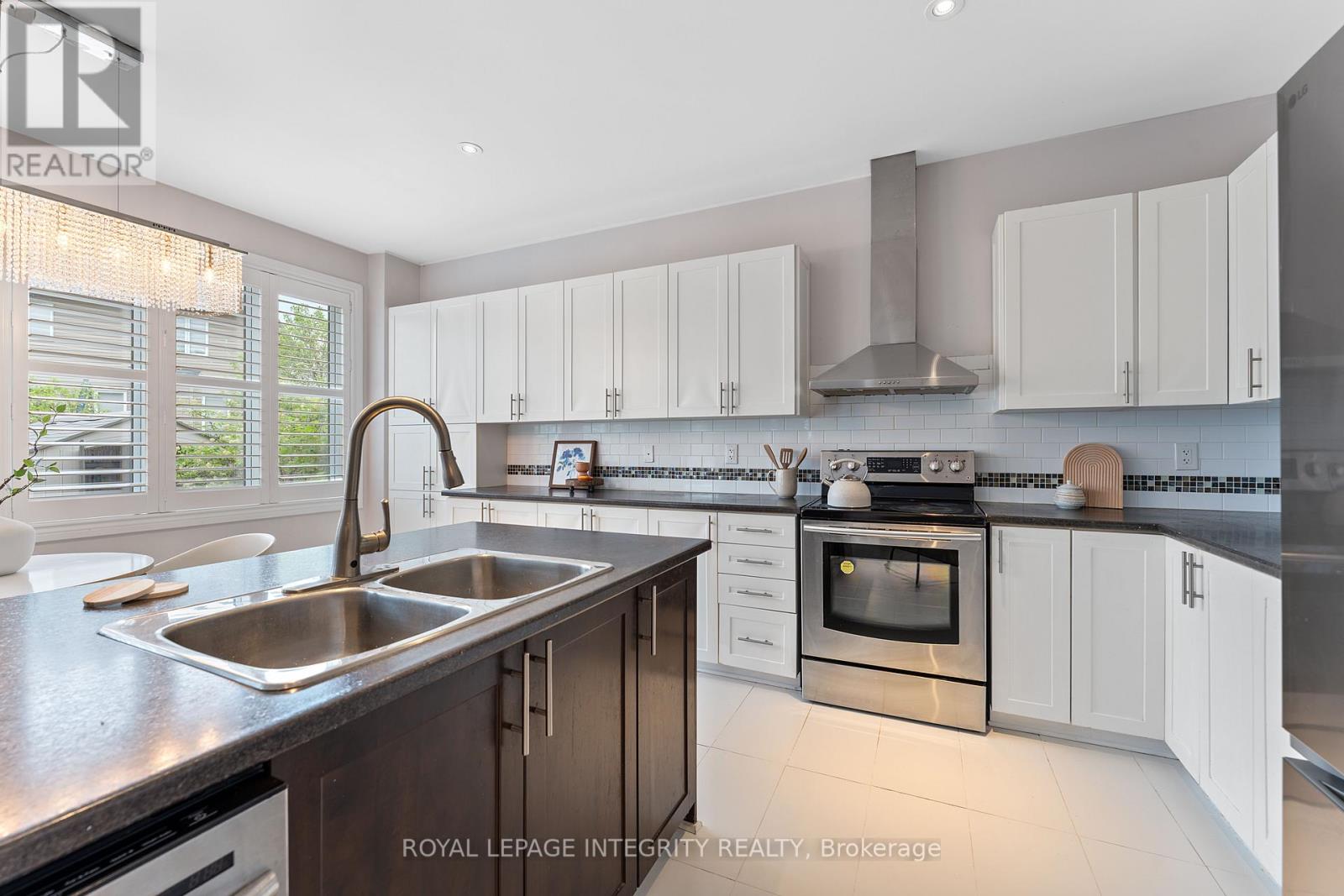 Photo 16 of 357 Langrell Crescent, Ottawa ON