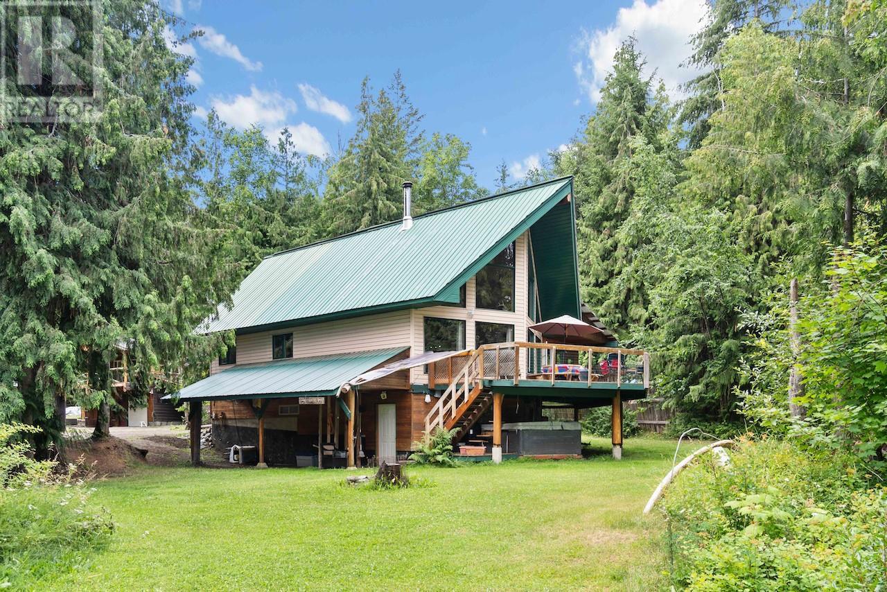 Photo 1 of 1419 Taylor Road, Sorrento BC