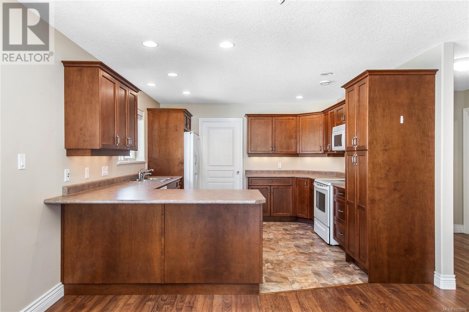 Photo 10 of 86 2006 Sierra Dr, Campbell River BC