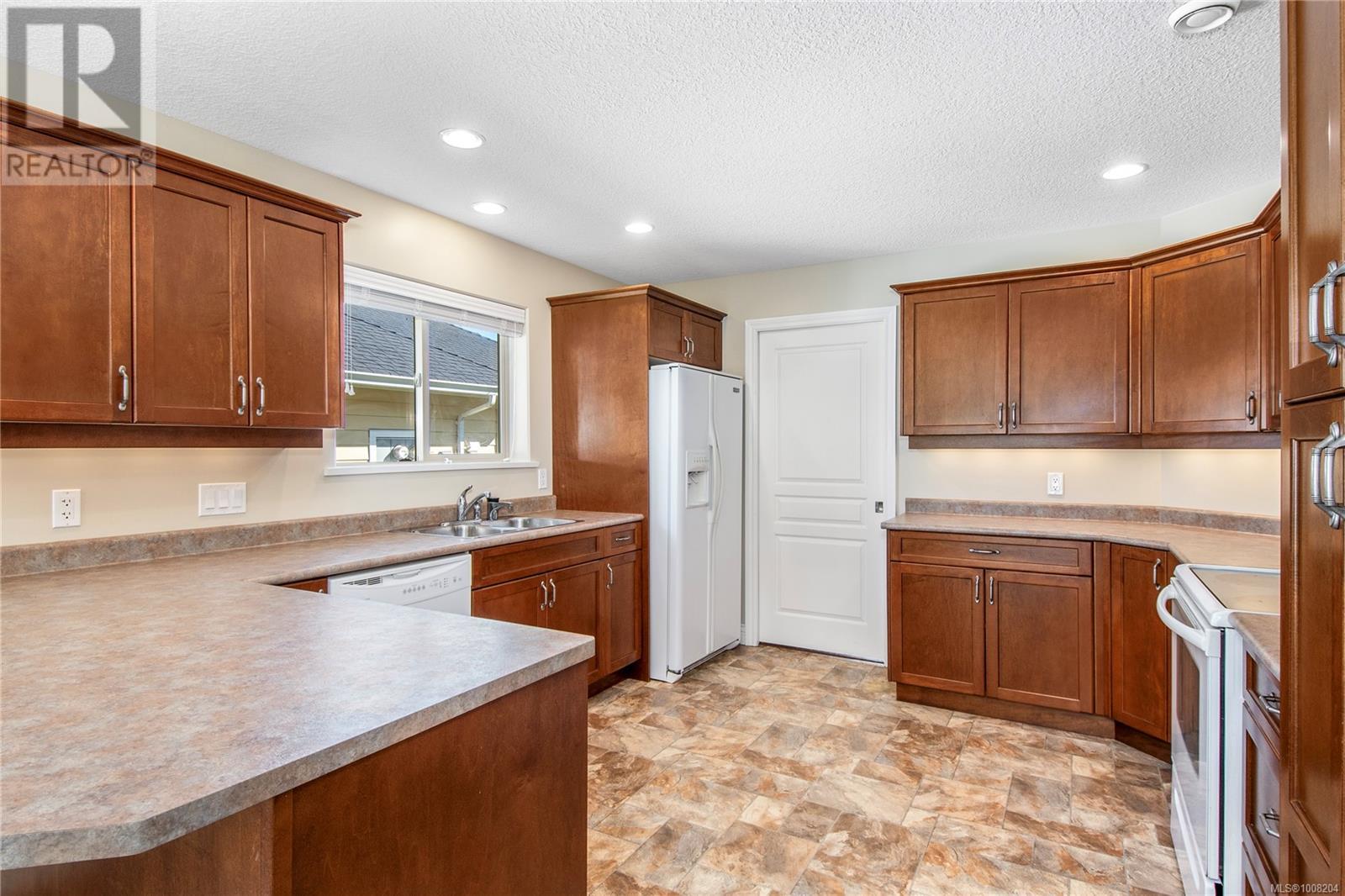 Photo 9 of 86 2006 Sierra Dr, Campbell River BC