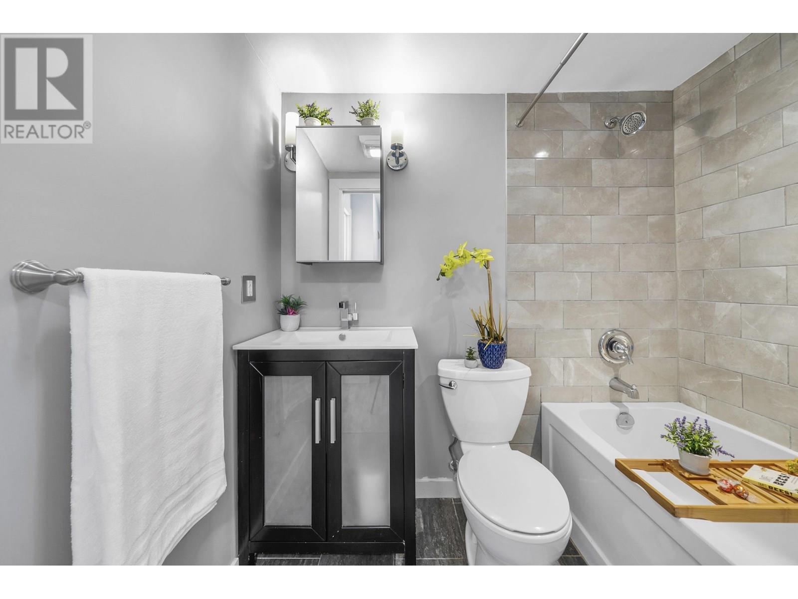 Photo 18 of 104 2920 Ash Street, Vancouver BC
