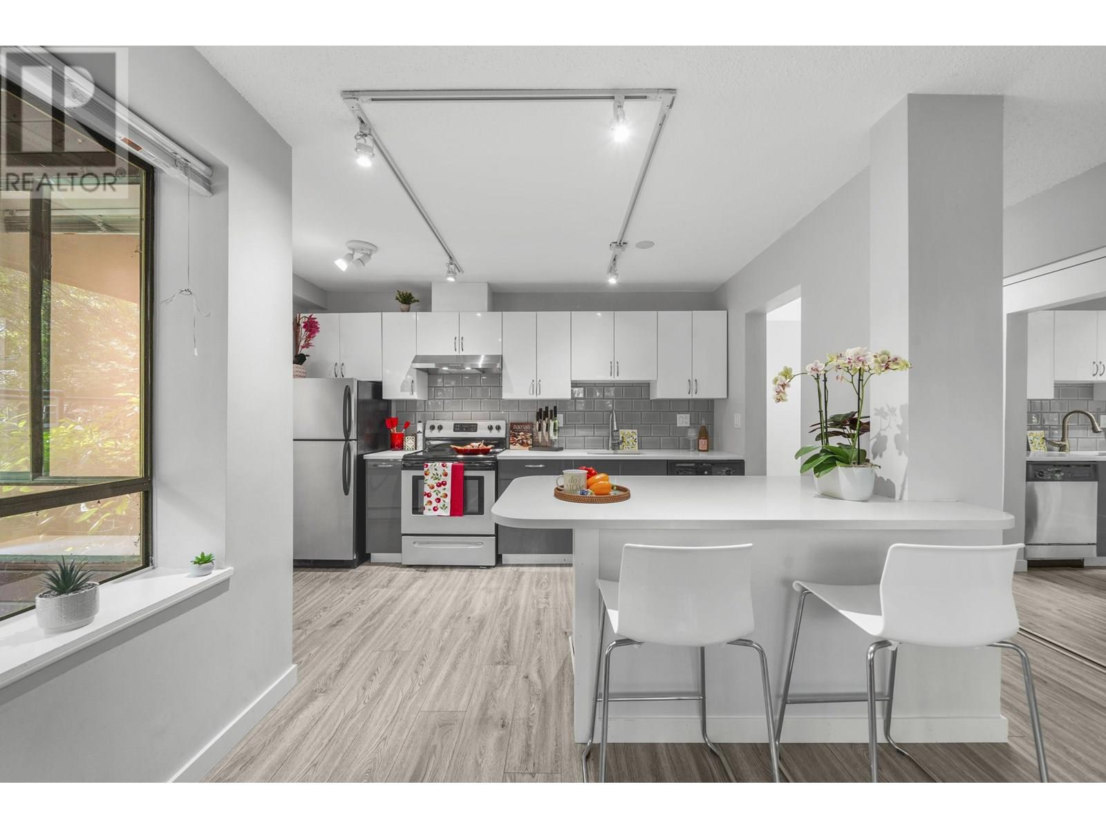 Photo 3 of 104 2920 Ash Street, Vancouver BC