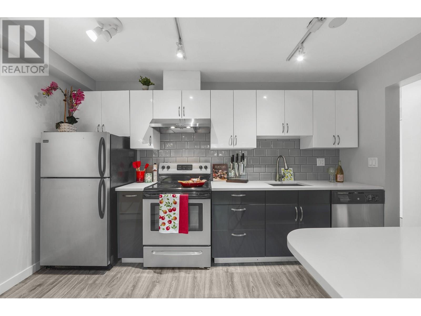 Photo 6 of 104 2920 Ash Street, Vancouver BC