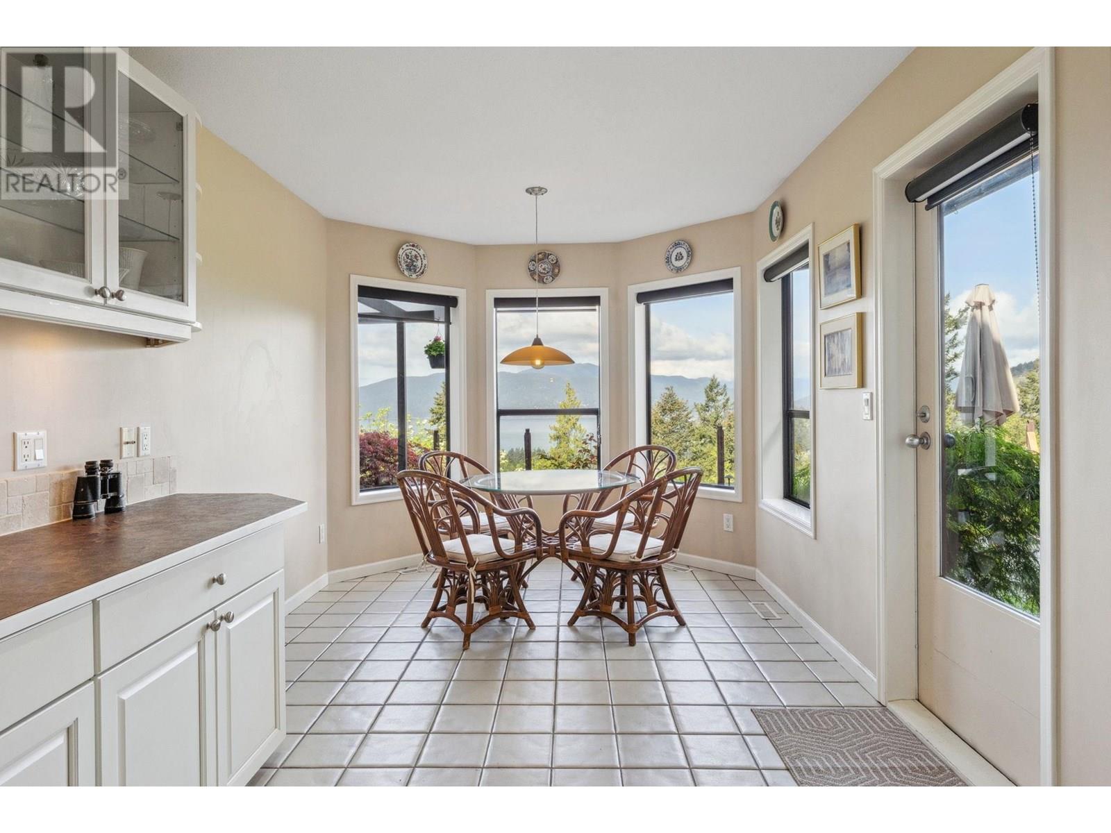 Photo 6 of 5207 Aspen Drive, West Vancouver BC