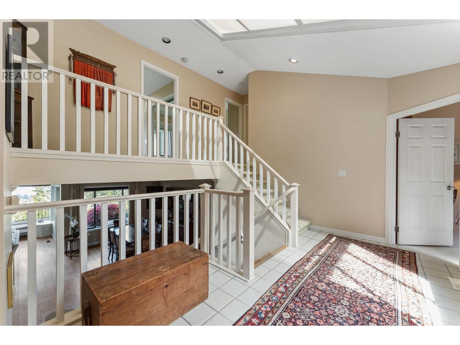 Photo 7 of 5207 Aspen Drive, West Vancouver BC
