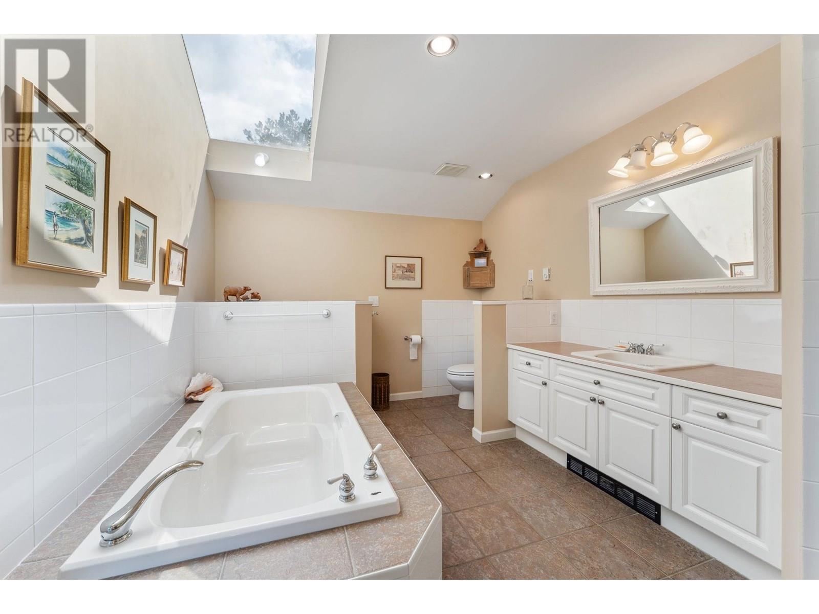 Photo 16 of 5207 Aspen Drive, West Vancouver BC