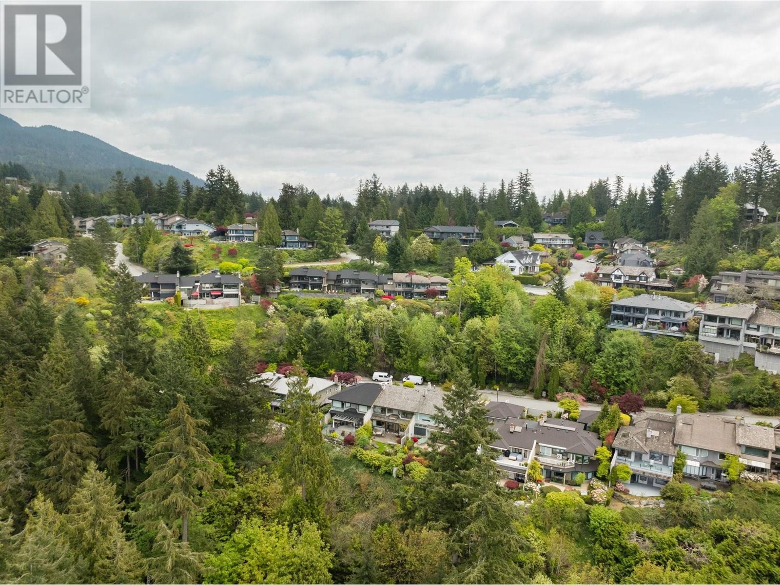 Photo 3 of 5207 Aspen Drive, West Vancouver BC