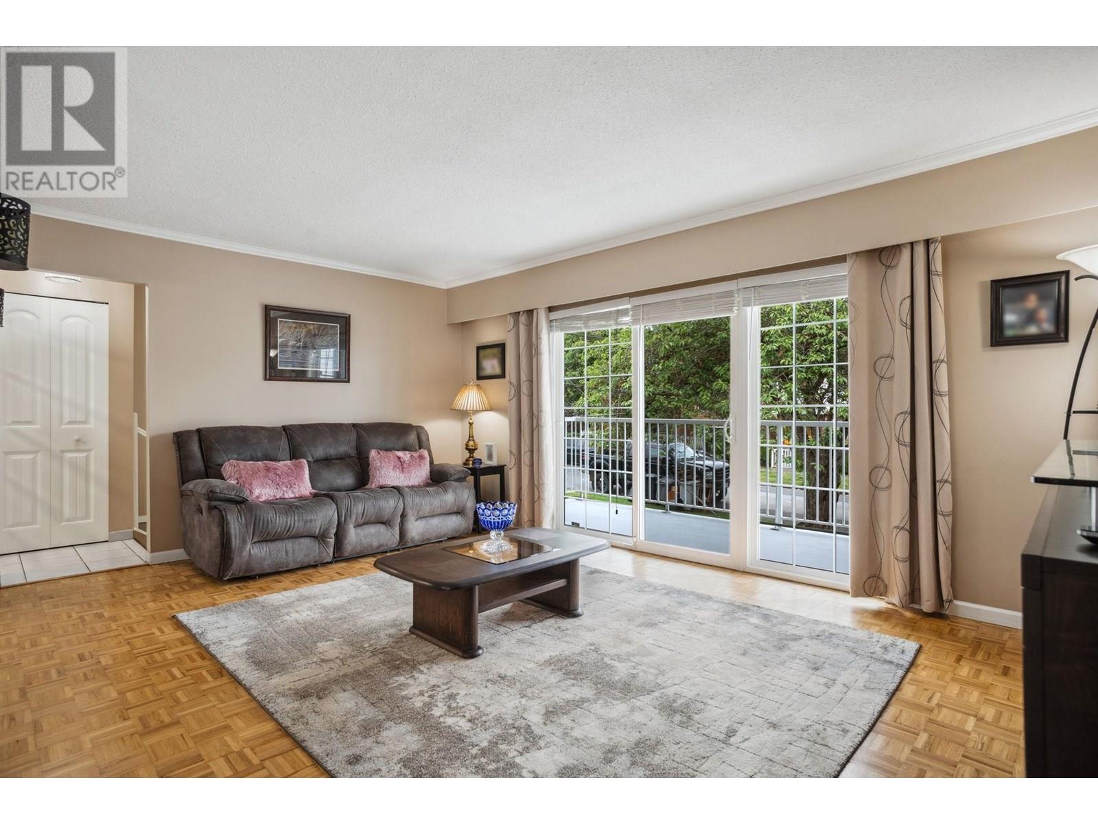 Photo 4 of 4975 Moss Street, Vancouver BC