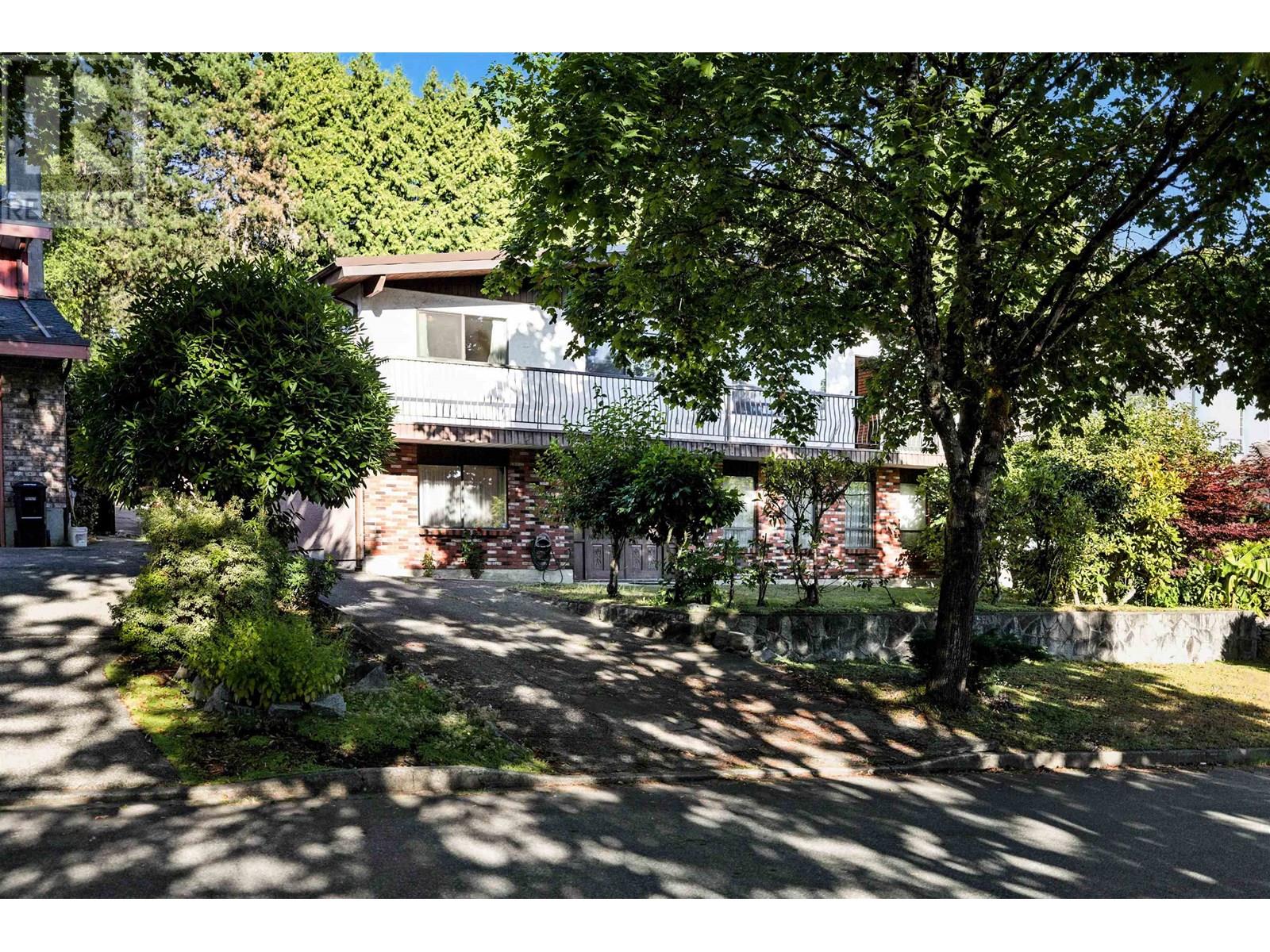 Photo 3 of 1362 Phillips Avenue, Burnaby BC