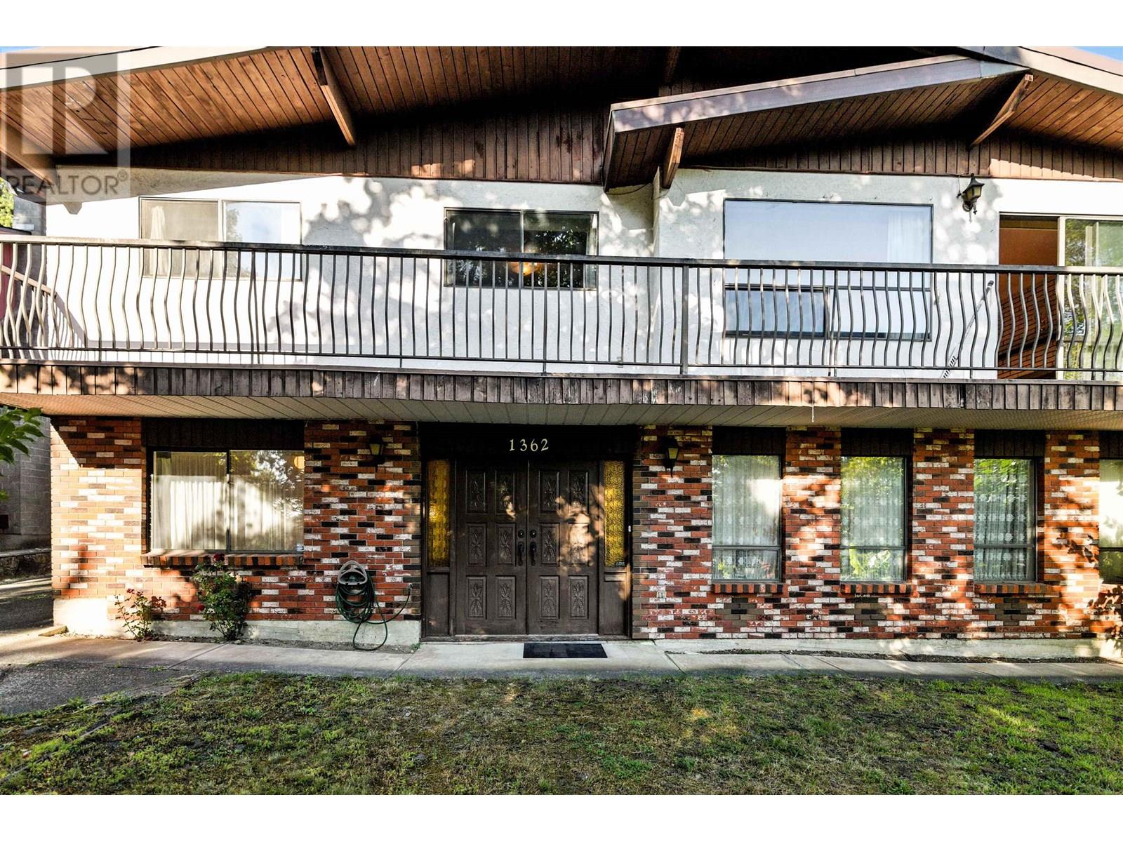 Photo 4 of 1362 Phillips Avenue, Burnaby BC