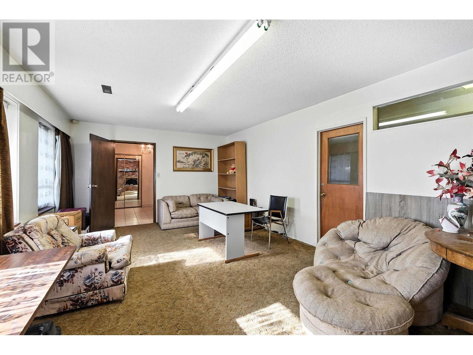 Photo 7 of 1362 Phillips Avenue, Burnaby BC