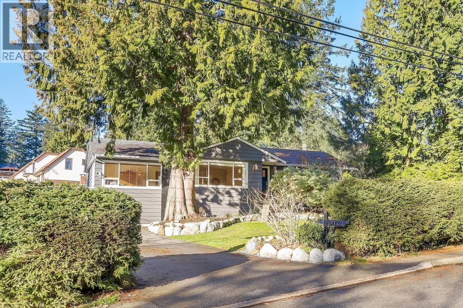 Photo 23 of 3129 Princess Avenue, North Vancouver BC