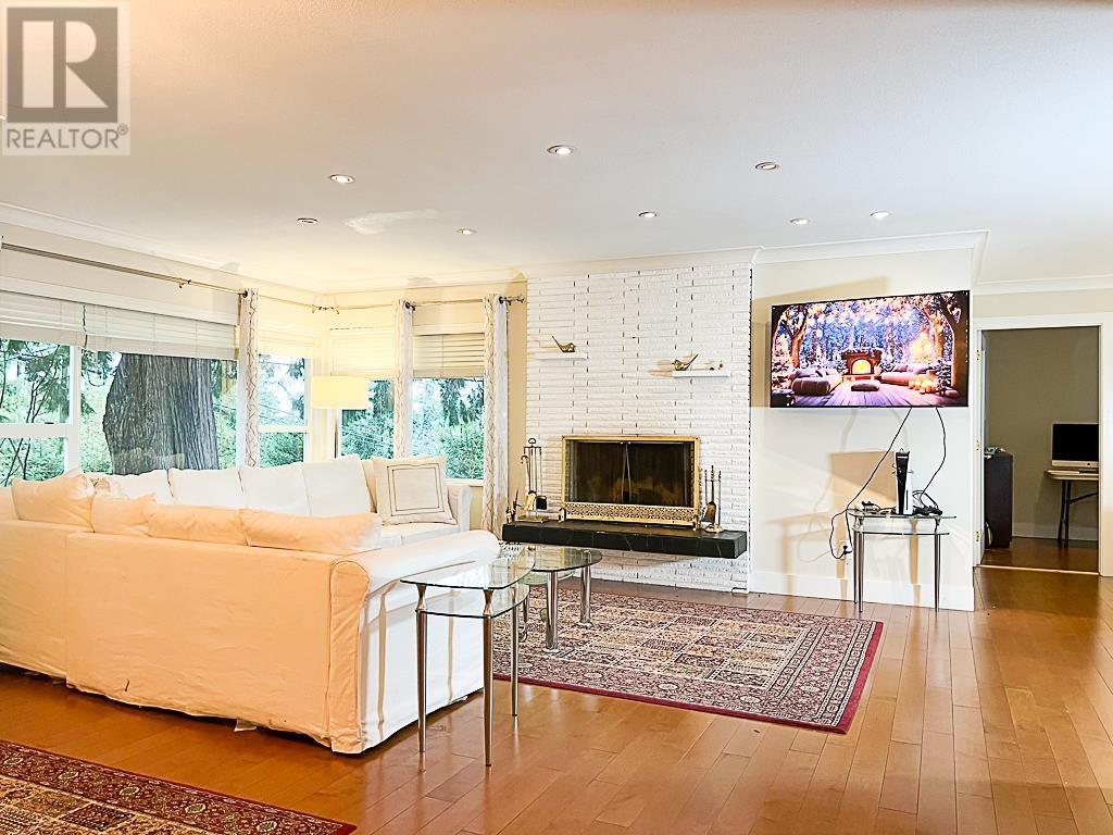 Photo 3 of 3129 Princess Avenue, North Vancouver BC