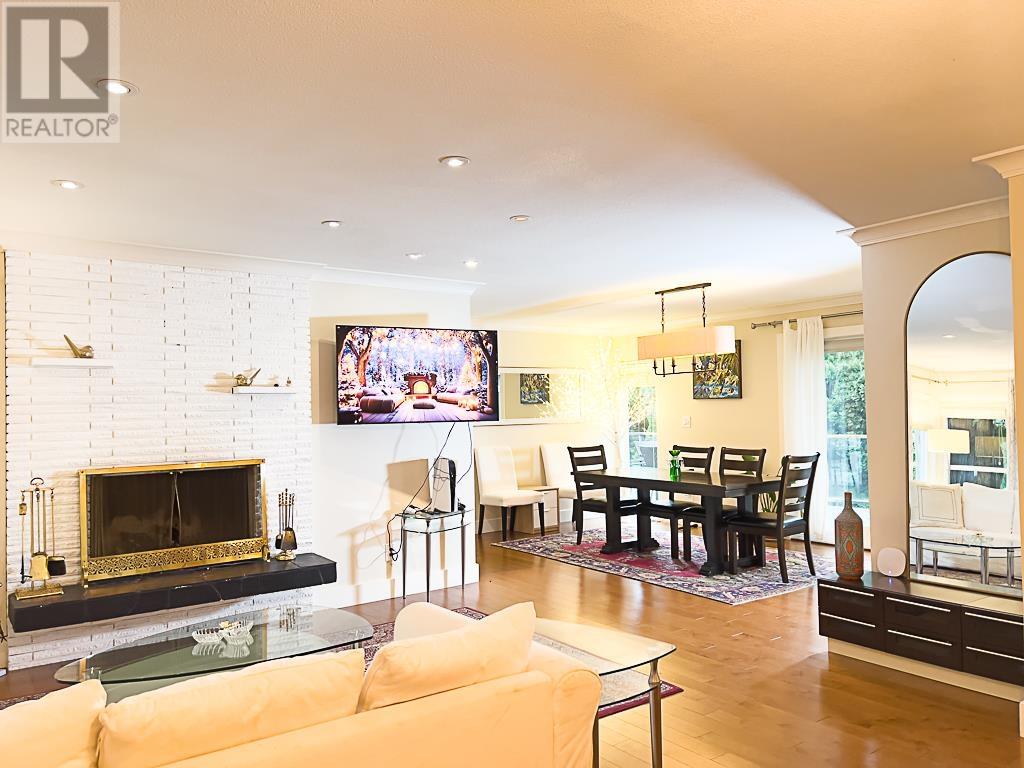 Photo 4 of 3129 Princess Avenue, North Vancouver BC