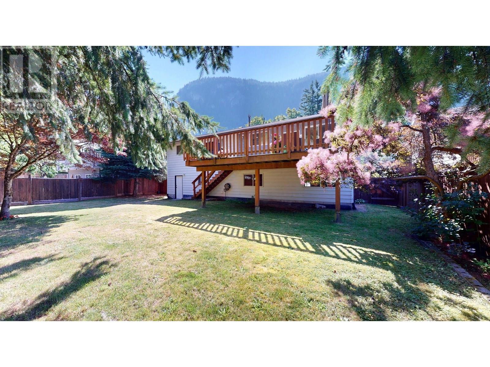 Photo 6 of 38549 Westway Avenue, Squamish BC