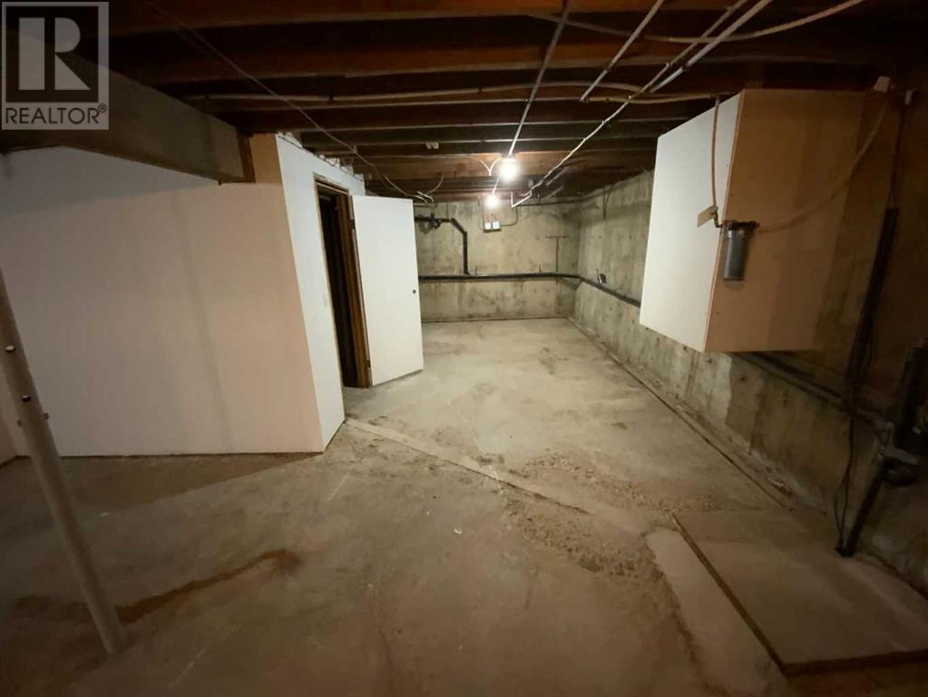 Photo 17 of 321 Arena Avenue, Trochu AB