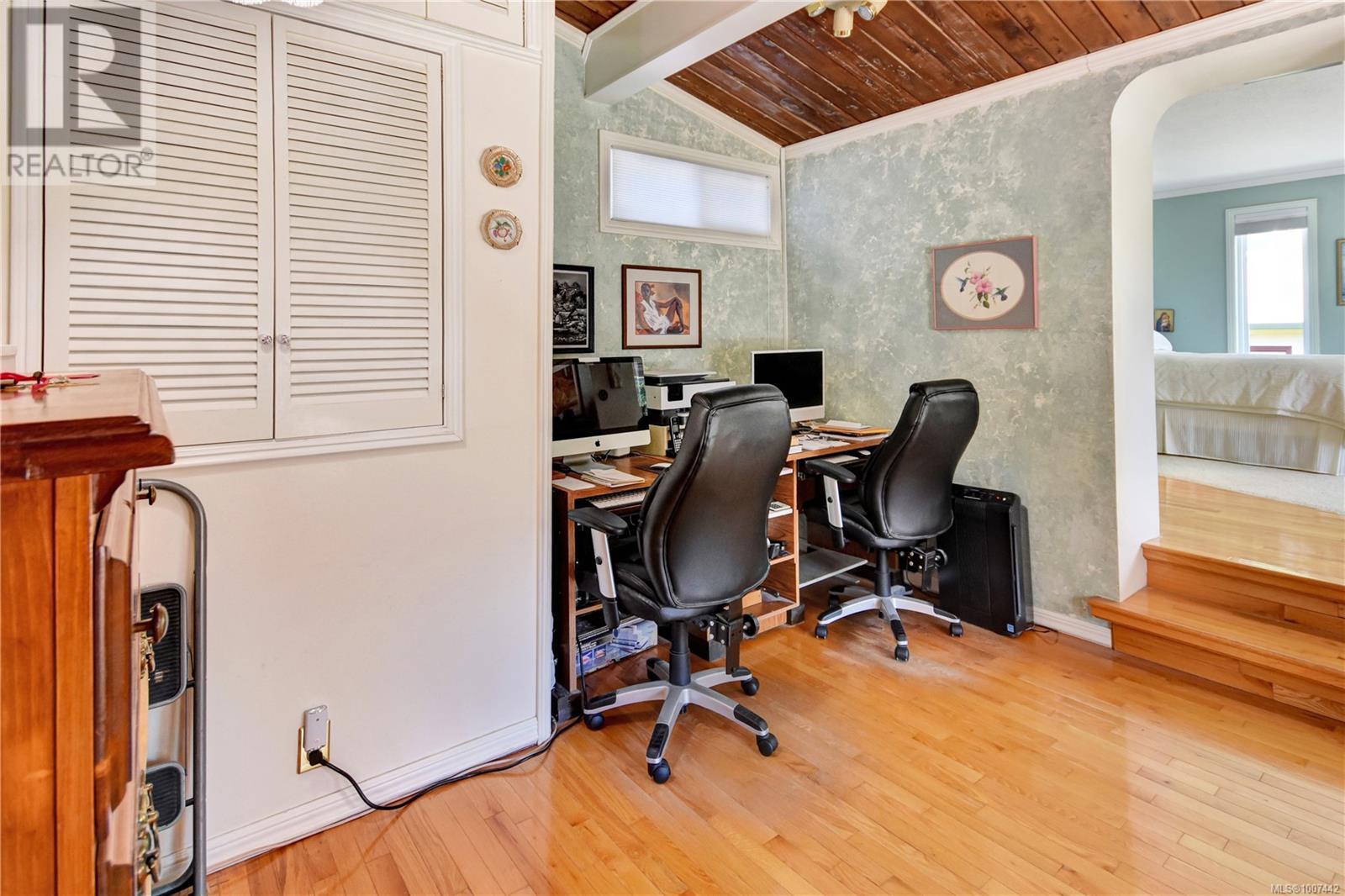 697 Crestwood Rd, Gabriola Island