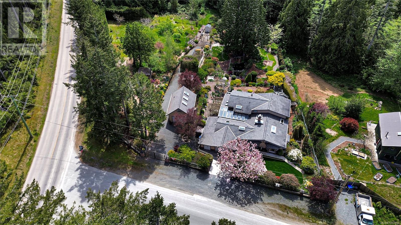 697 Crestwood Rd, Gabriola Island