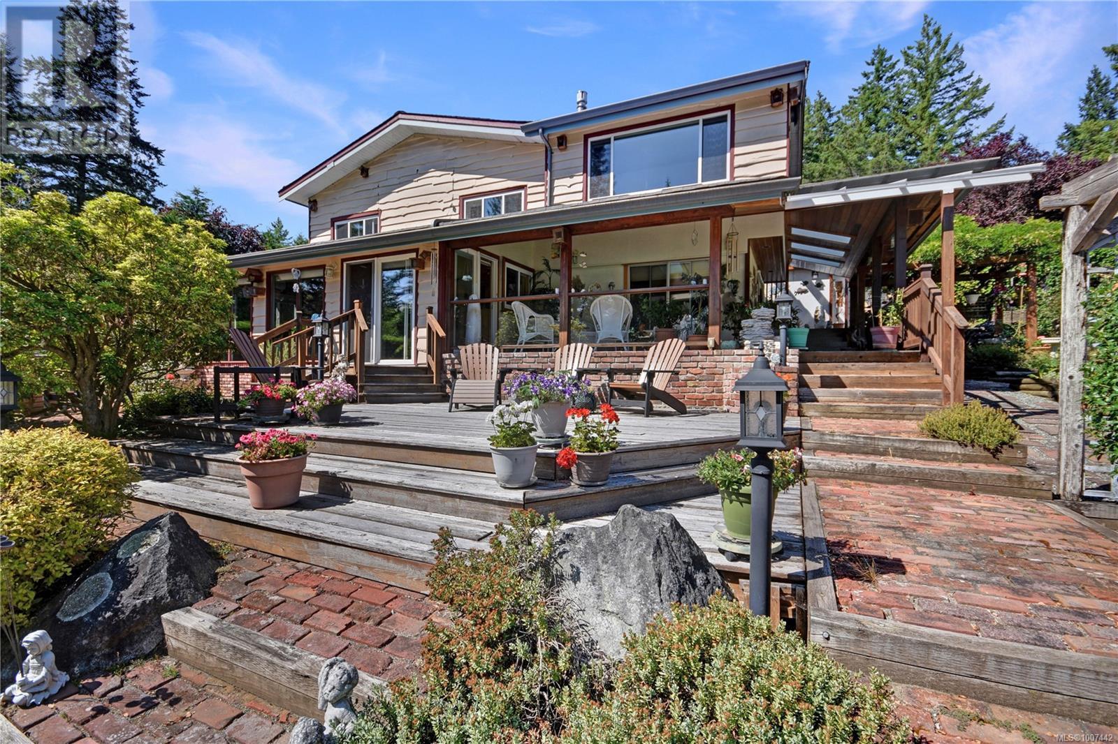 697 Crestwood Rd, Gabriola Island