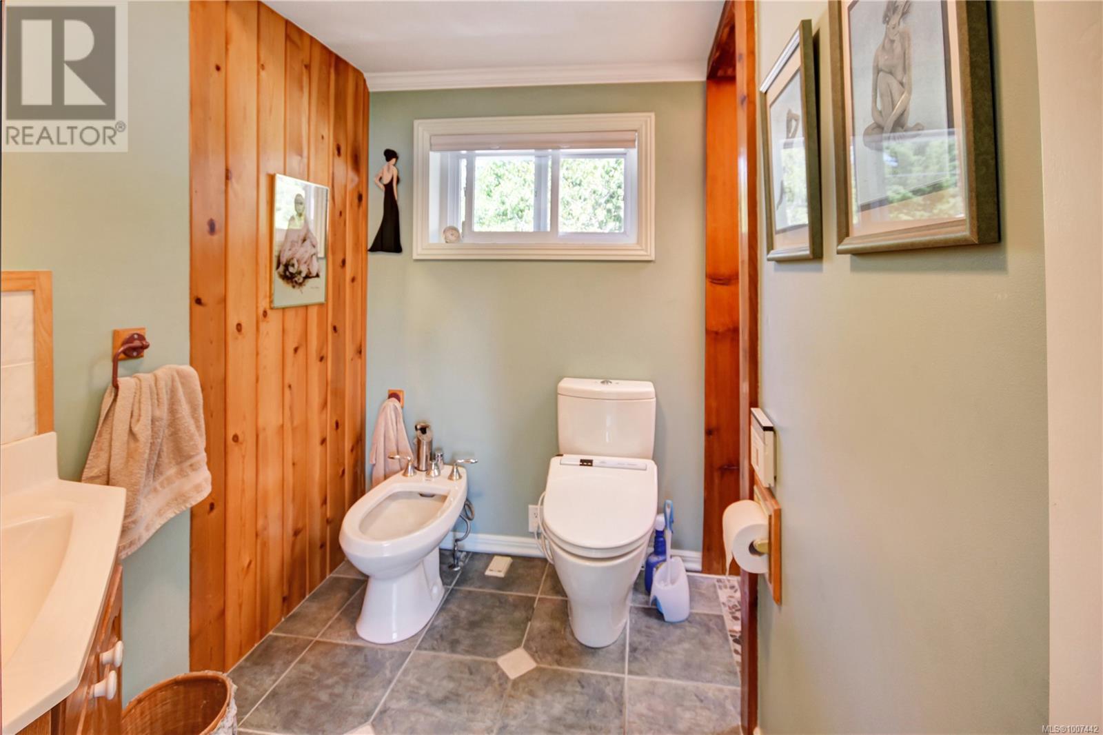 697 Crestwood Rd, Gabriola Island