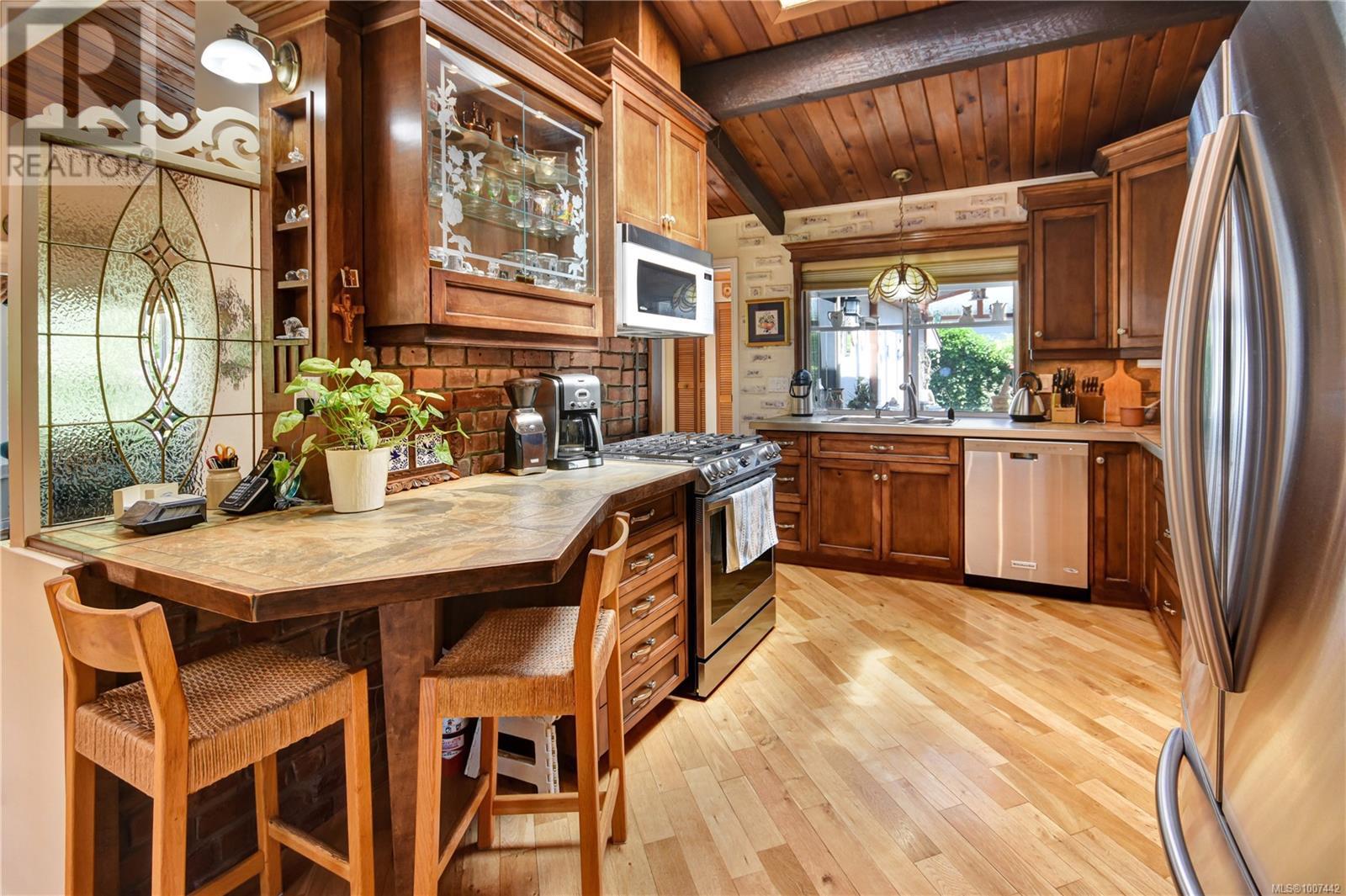 697 Crestwood Rd, Gabriola Island