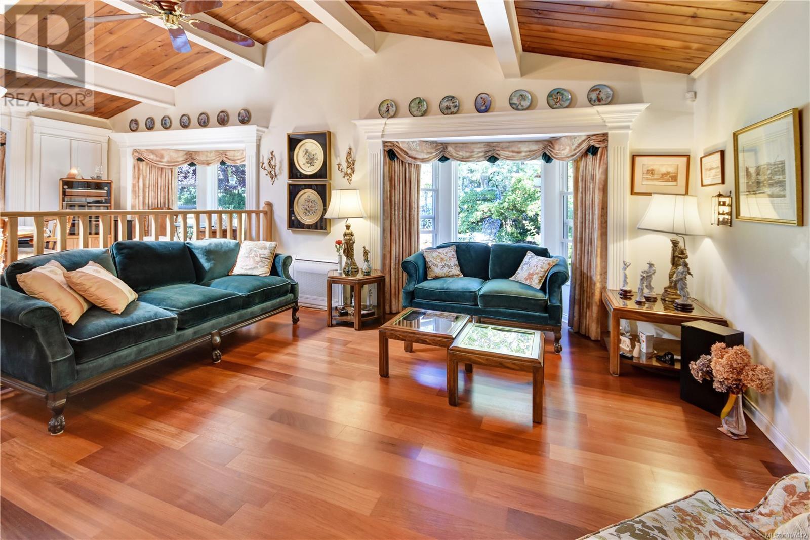 697 Crestwood Rd, Gabriola Island