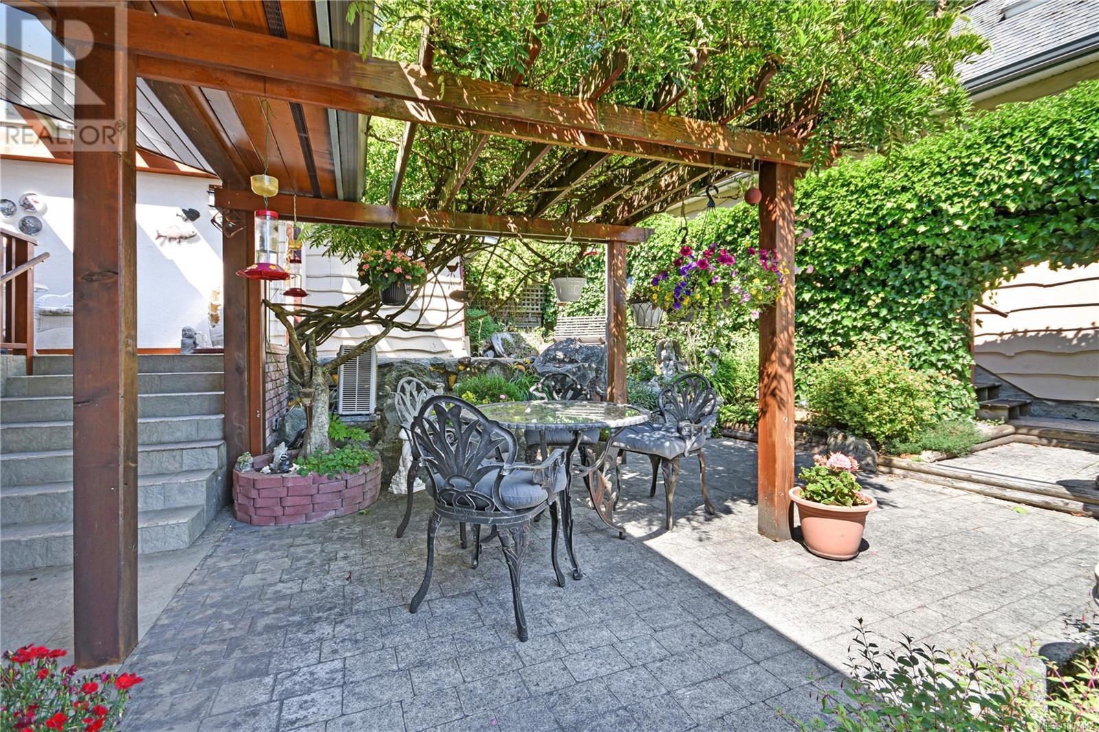 697 Crestwood Rd, Gabriola Island
